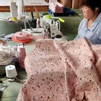 SMIKE Factory Urgently Produces Printed Quilts Ordered By Customers