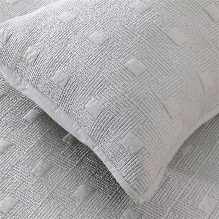 Solid Cotton Embroidered Quilt Set-4