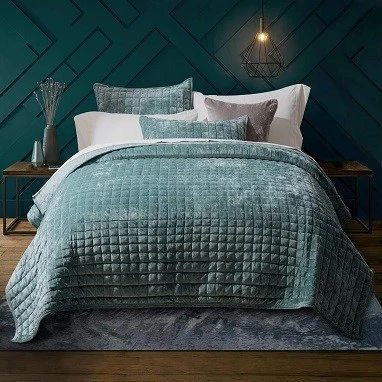 Luxury Velvet Embroidered Quilt Set-Green Luxury Velvet Embroidered Quilt Set-Green