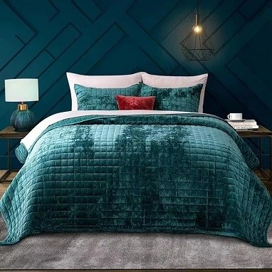 Luxury Velvet Embroidered Quilt Set-Peacock Green