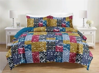Floral Printed Patchwork Quilt Set Floral Printed Patchwork Quilt Set