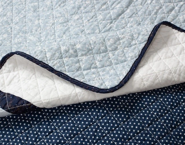 Details of Asymmetric Patterned Patchwork Cotton Quilt Set-5