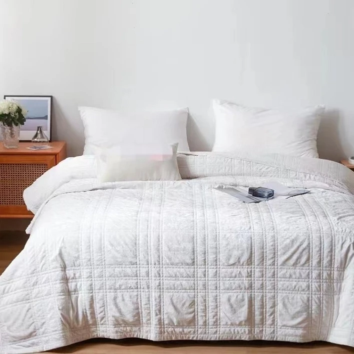 Greek Velvet Quilt-White