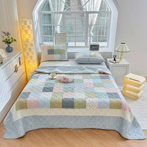 Floral Patchwork Quilt-Blue Floral Patchwork Quilt-Blue