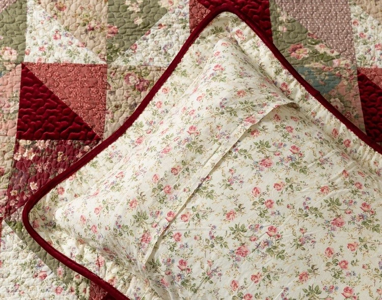 Velvet Patchwork Quilt Set 4 Velvet Patchwork Quilt Set 4