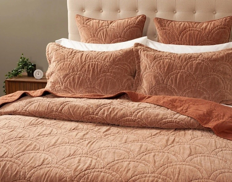 Reversible Design of Stonewashed Quilt Set Reversible Design of Stonewashed Quilt Set