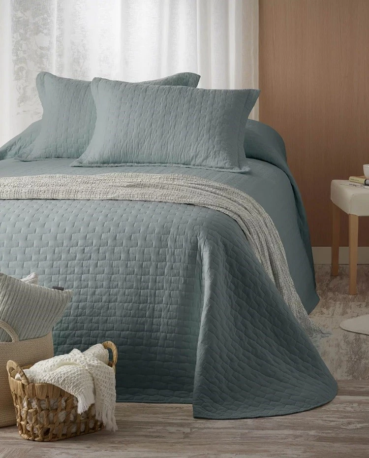 Embroidered Comforter Set 01 Embroidered Comforter Set 01