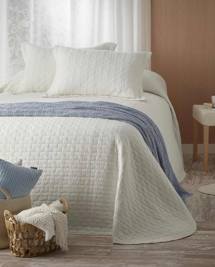 Embroidered Comforter Set 03 Embroidered Comforter Set 03