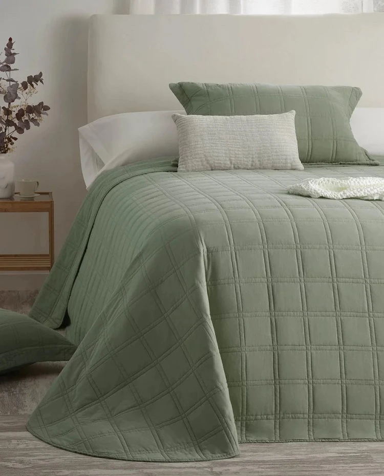 Embroidered Quilt Bedding 02 Embroidered Quilt Bedding 02