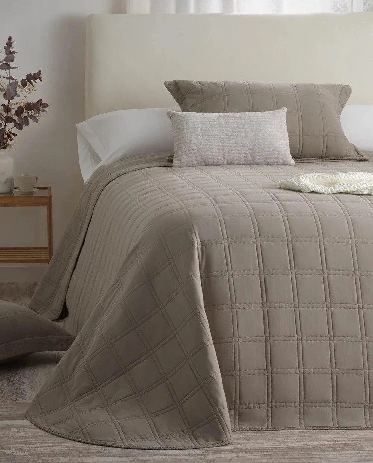Embroidered Quilt Bedding 03
